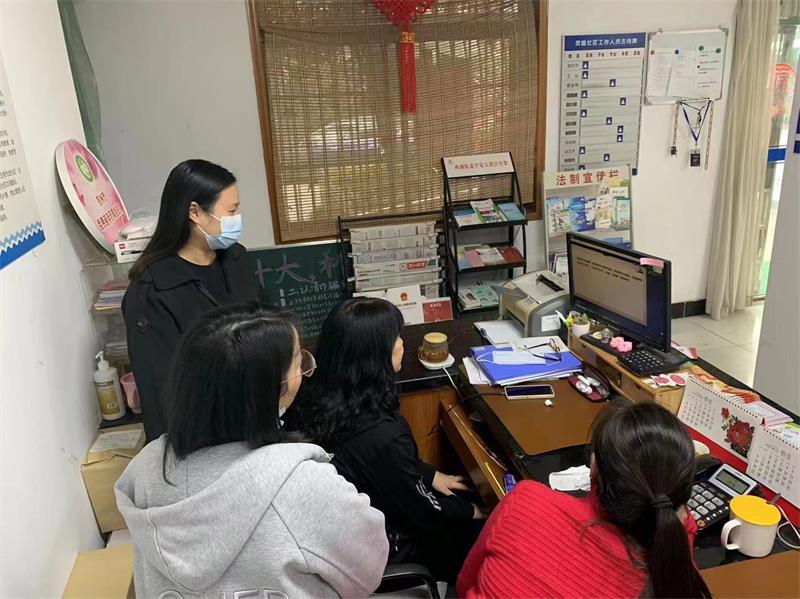 51吃瓜
家庭教育研究院巾帼文明岗教育行